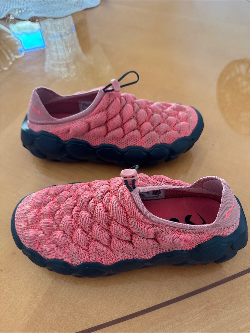 Nike women Coral Pink Slip-On Knit Sneakers with Black Sole size 8 - Picture 9 of 12